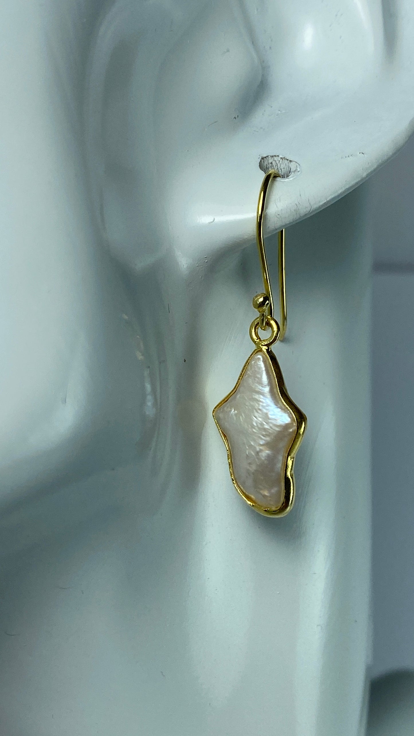 Goldohrringe mit Perle