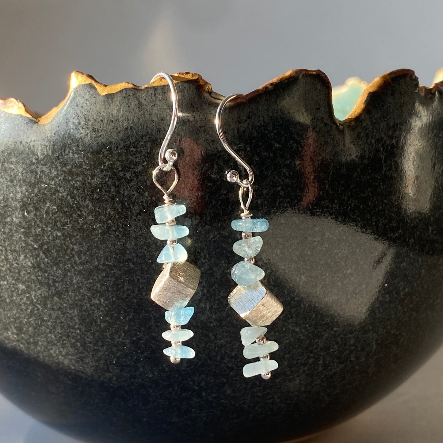 Aquamarin Ohrringe mit Silberwürfel
