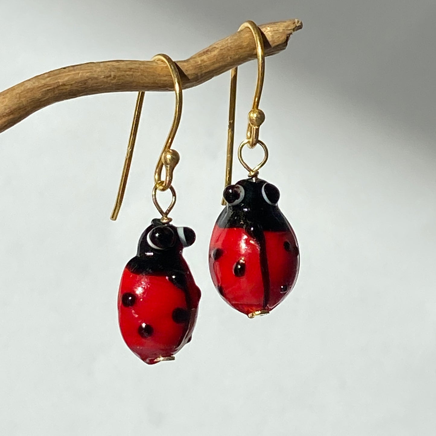 Marienkäfer Ohrringe aus vergoldetem Silber – Glücksbringer
