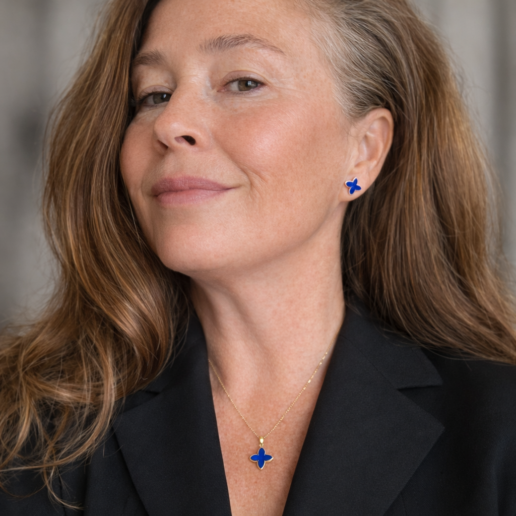 Lapis Lazuli Ohrstecker aus vergoldetem Sterlingsilber – Kleeblatt Design