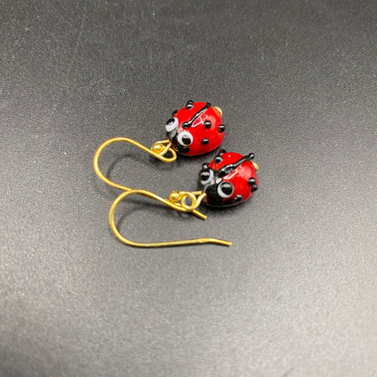 Marienkäfer Ohrringe aus vergoldetem Silber – Glücksbringer